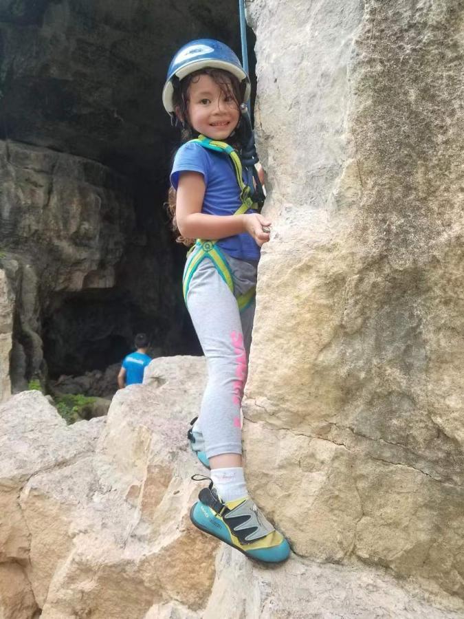 Climbers Inn Яншуо Екстер'єр фото