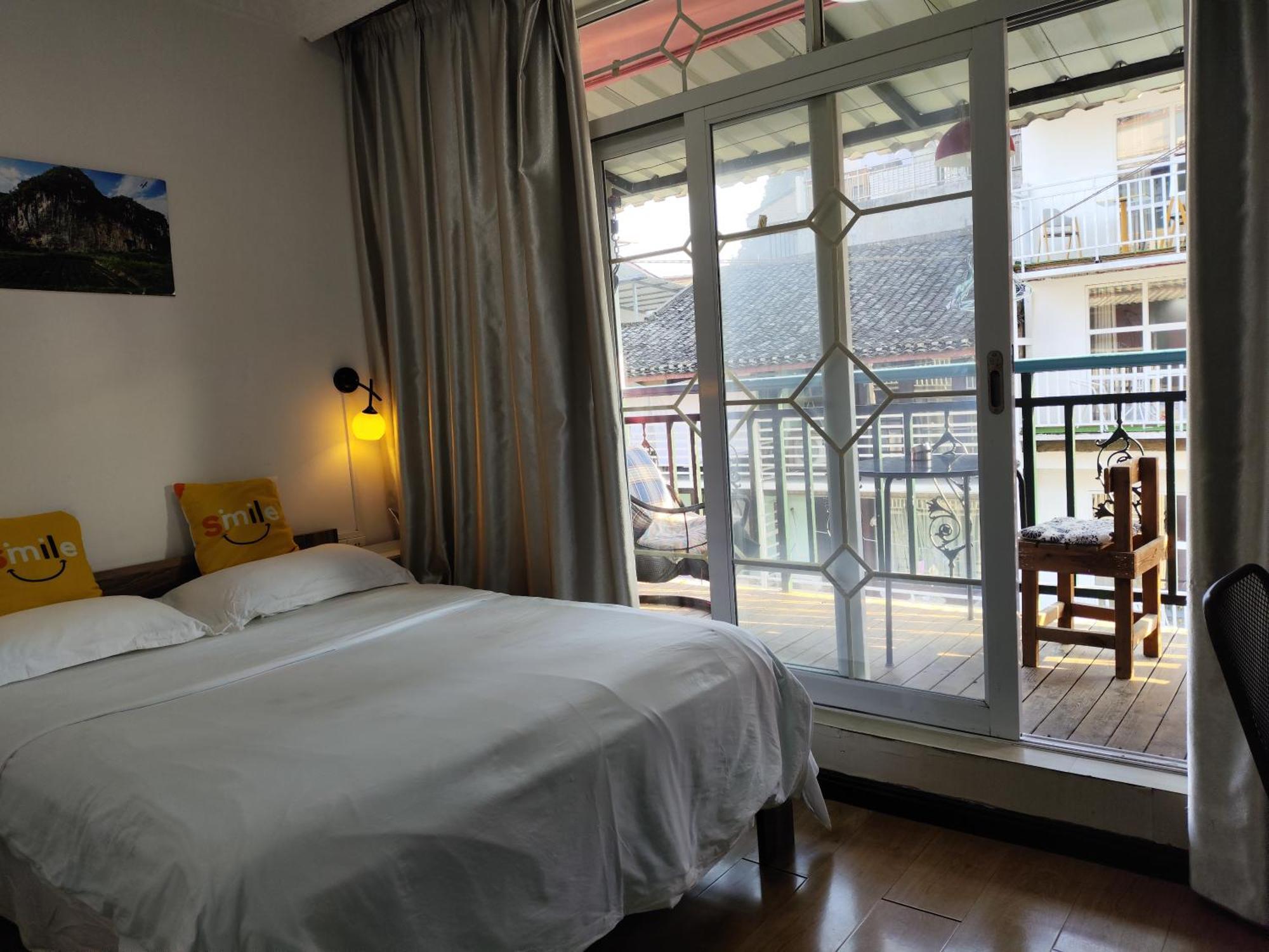 Climbers Inn Яншуо Екстер'єр фото